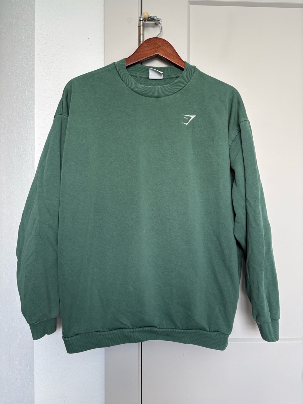 GYMSHARK CREST LOGO GREEN CREWNECK SWEATSHIRT MENS SMALL